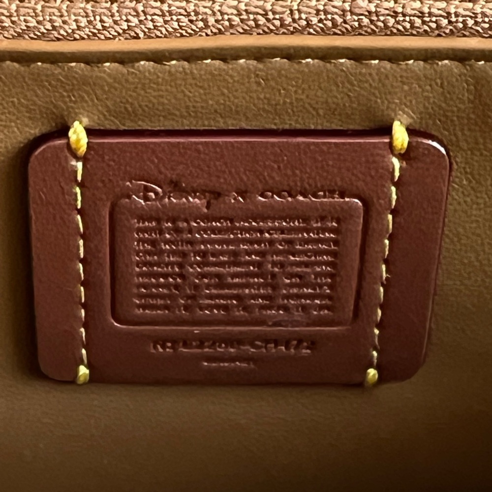 💰SOLD - CH472 - Disney X Coach Accordion Zip Wallet with Minnie Mouse - Picture 7 of 11